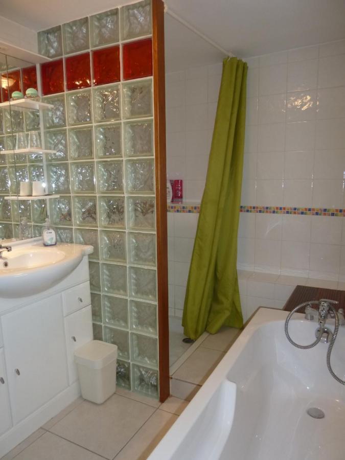 เลา เคล่ เด ช็องต์ Villa Vergeze ภายนอก รูปภาพ