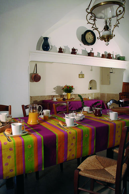 เลา เคล่ เด ช็องต์ Villa Vergeze ภายนอก รูปภาพ