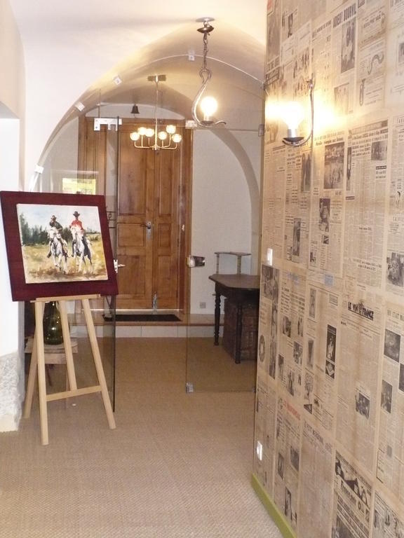 เลา เคล่ เด ช็องต์ Villa Vergeze ภายนอก รูปภาพ