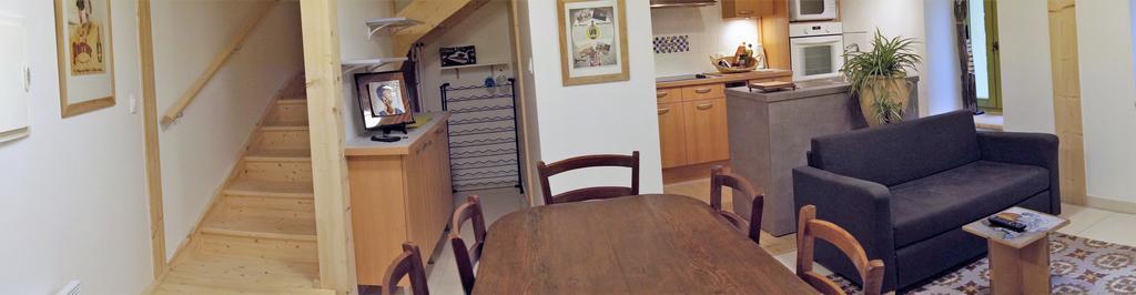 เลา เคล่ เด ช็องต์ Villa Vergeze ภายนอก รูปภาพ