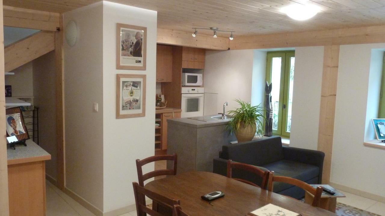 เลา เคล่ เด ช็องต์ Villa Vergeze ภายนอก รูปภาพ